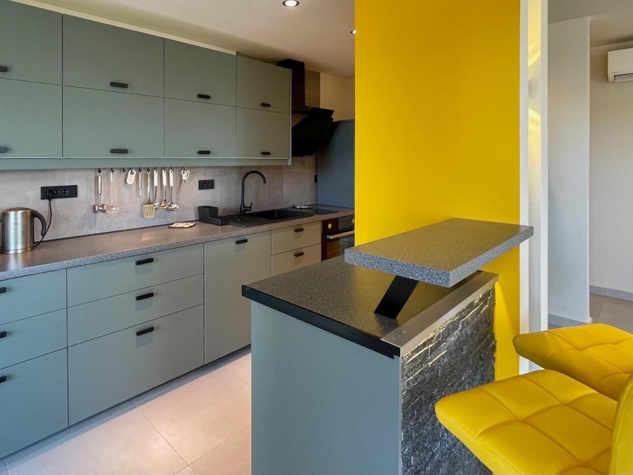 Ferienwohnung Mit Beheiztem Pool, 60 M Vom Strand 마슬레니차 외부 사진