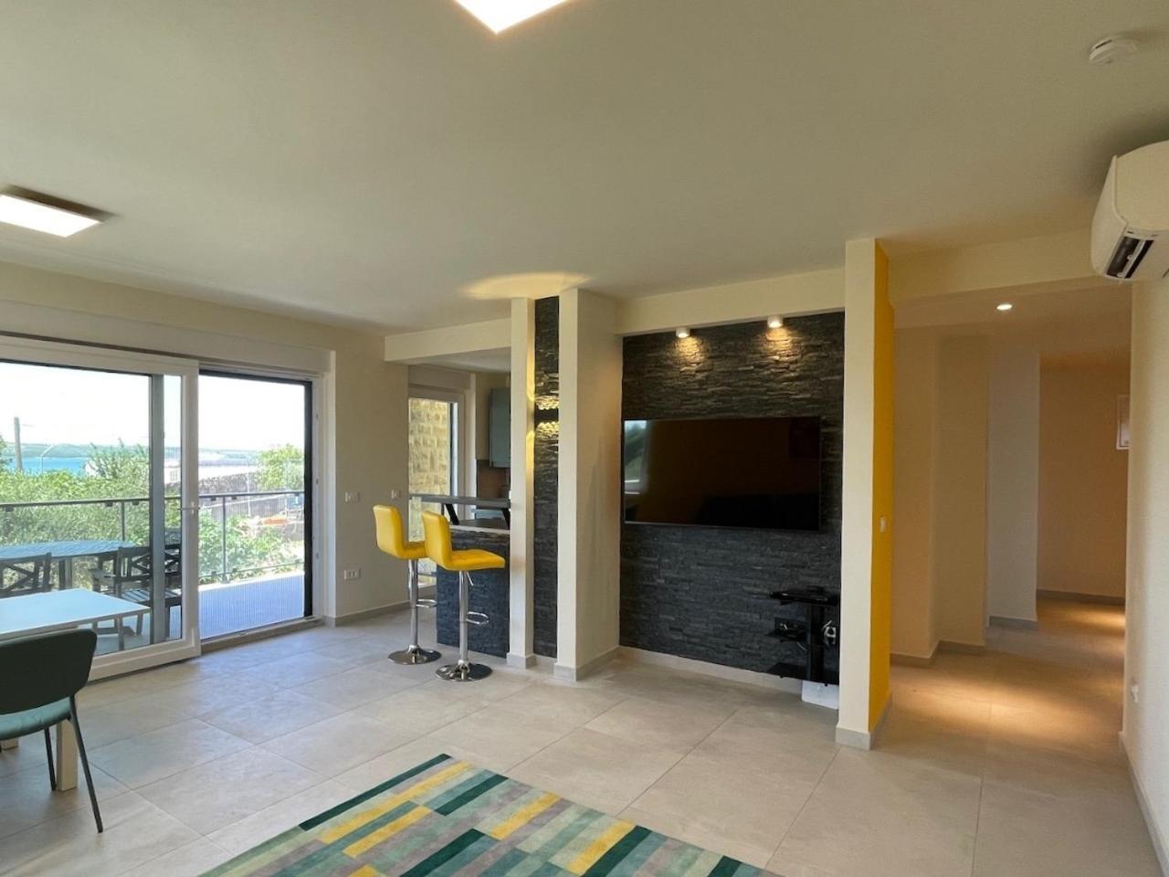 Ferienwohnung Mit Beheiztem Pool, 60 M Vom Strand 마슬레니차 외부 사진