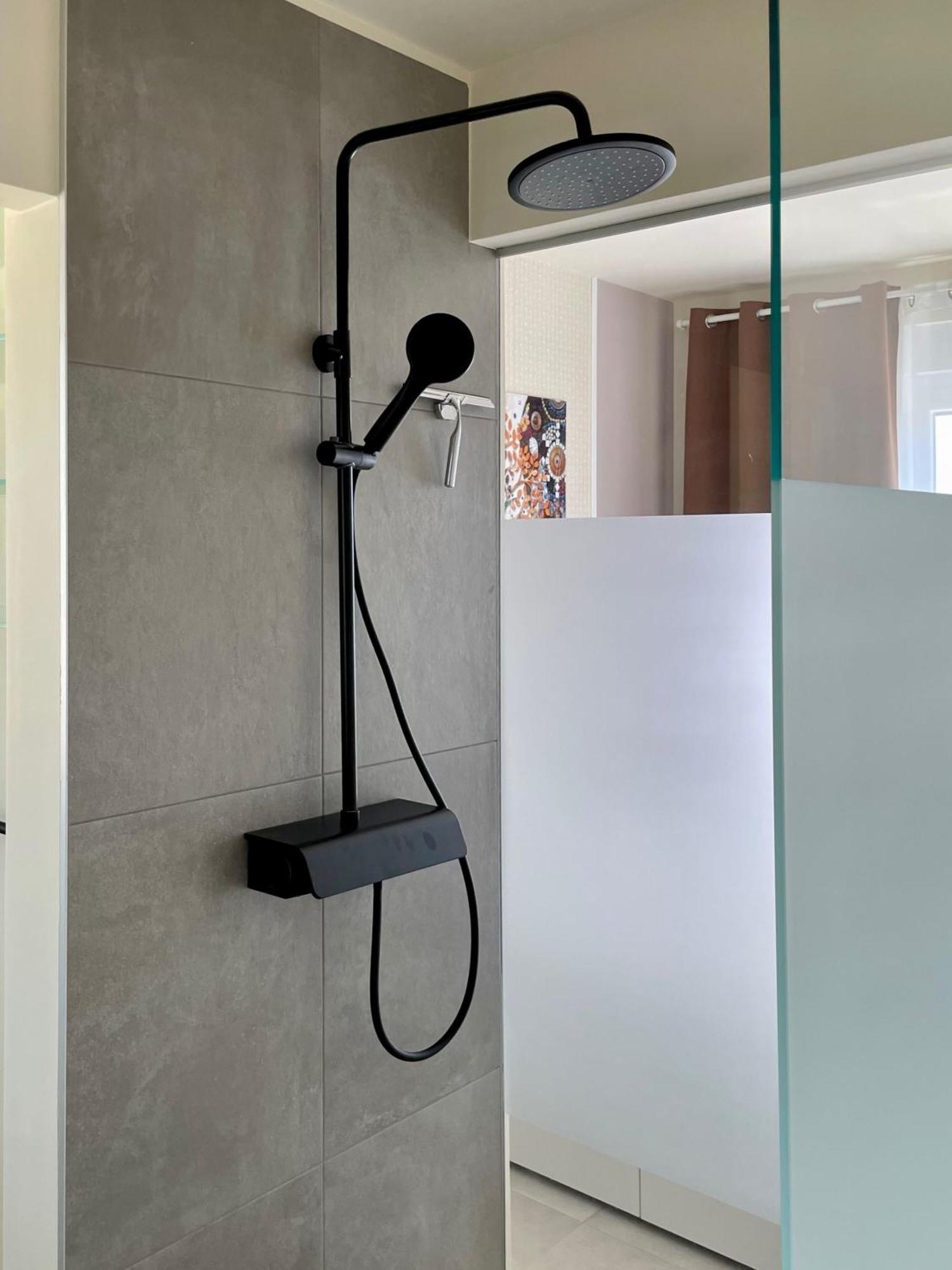Ferienwohnung Mit Beheiztem Pool, 60 M Vom Strand 마슬레니차 외부 사진