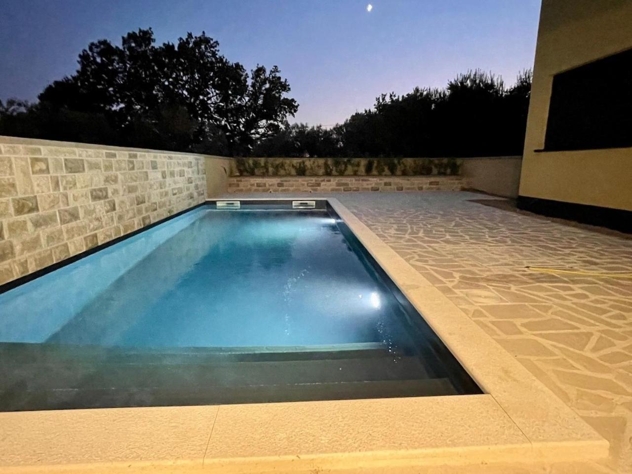Ferienwohnung Mit Beheiztem Pool, 60 M Vom Strand 마슬레니차 외부 사진